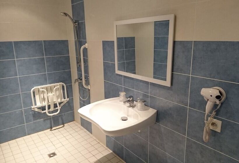 Отель Kyriad Toulouse Sud Roques