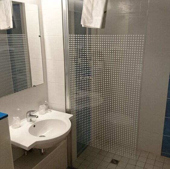 Отель Kyriad Toulouse Sud Roques