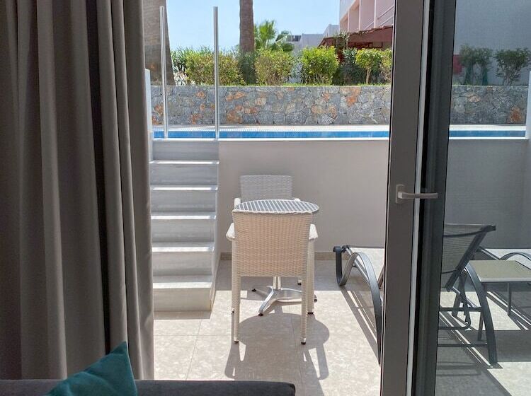 ホテル Lardos Bay