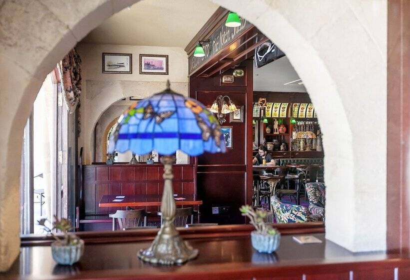 בית מלון כפרי Le Chateau Lambousa