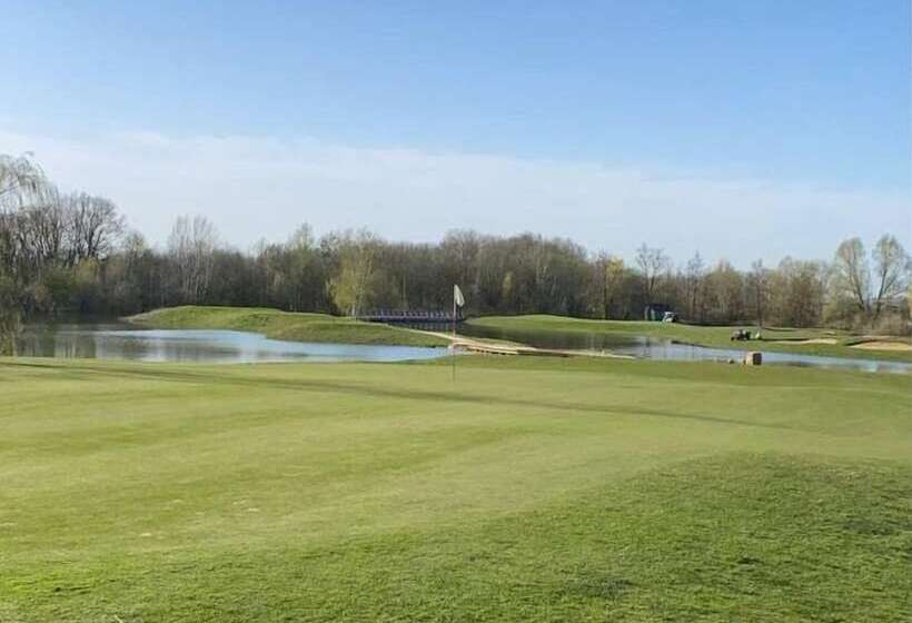 Отель Les Suites Domaine De Crécy