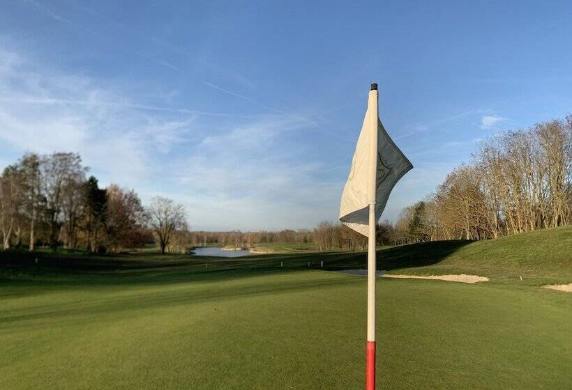 Отель Les Suites Domaine De Crécy