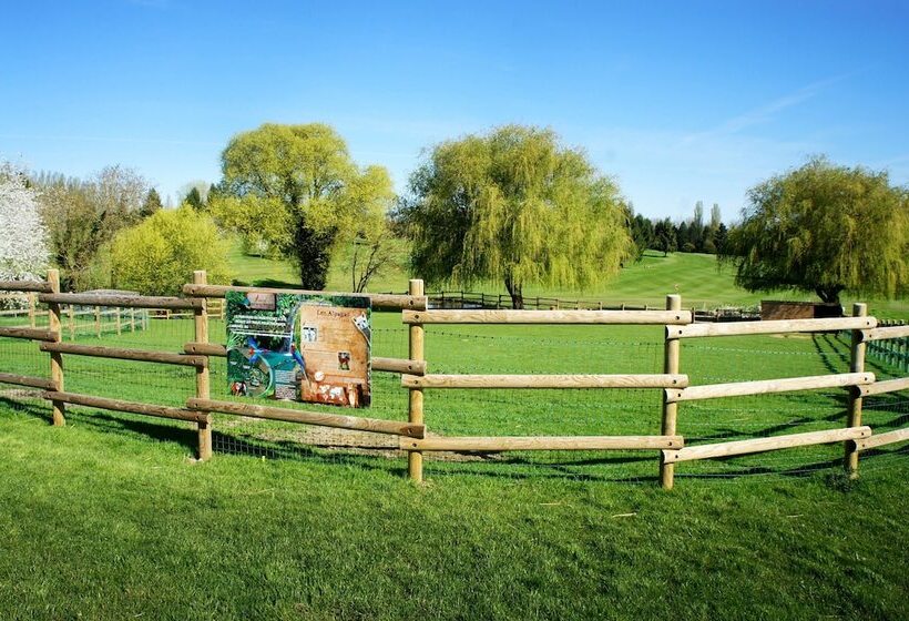 Отель Les Suites Domaine De Crécy