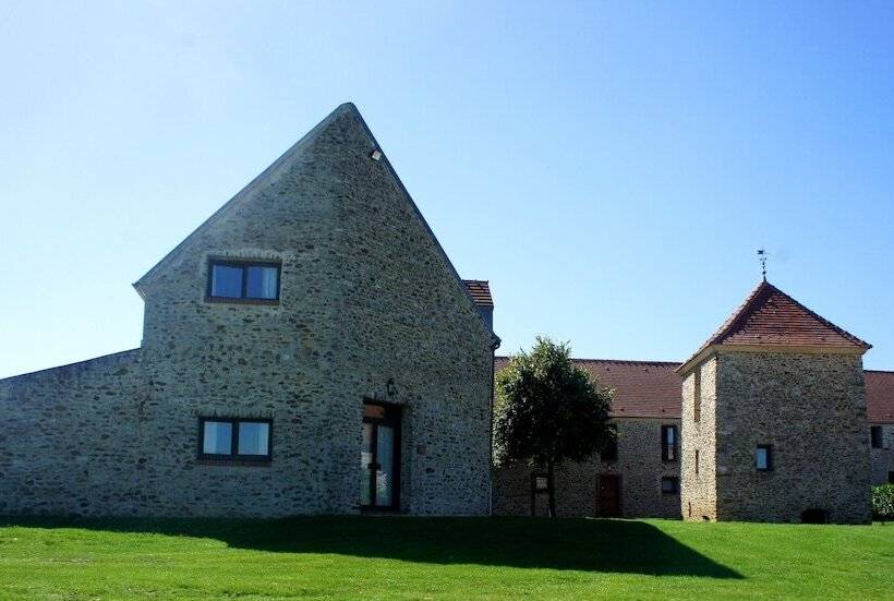 Отель Les Suites Domaine De Crécy