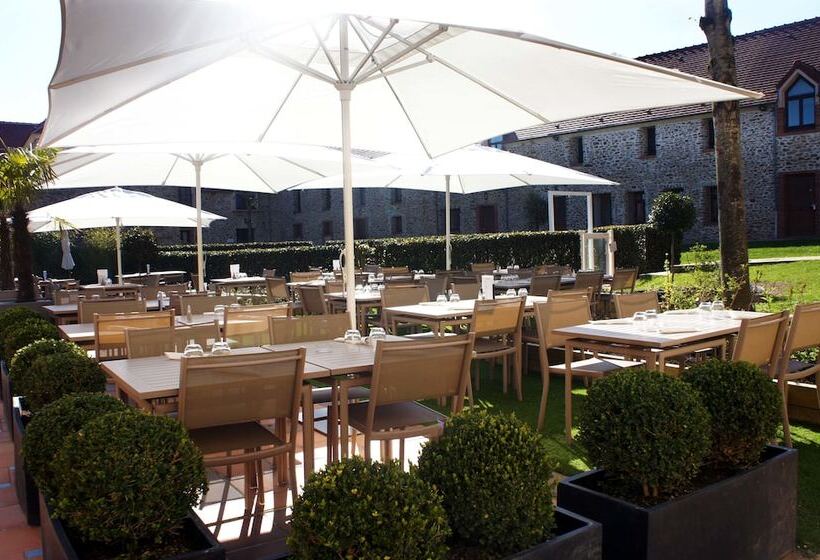 Отель Les Suites Domaine De Crécy