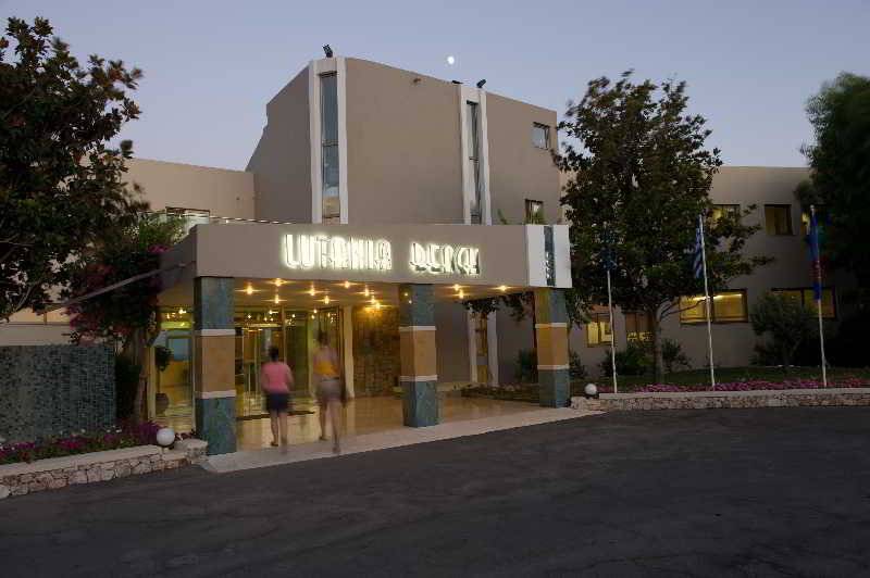 فندق Lutania Beach