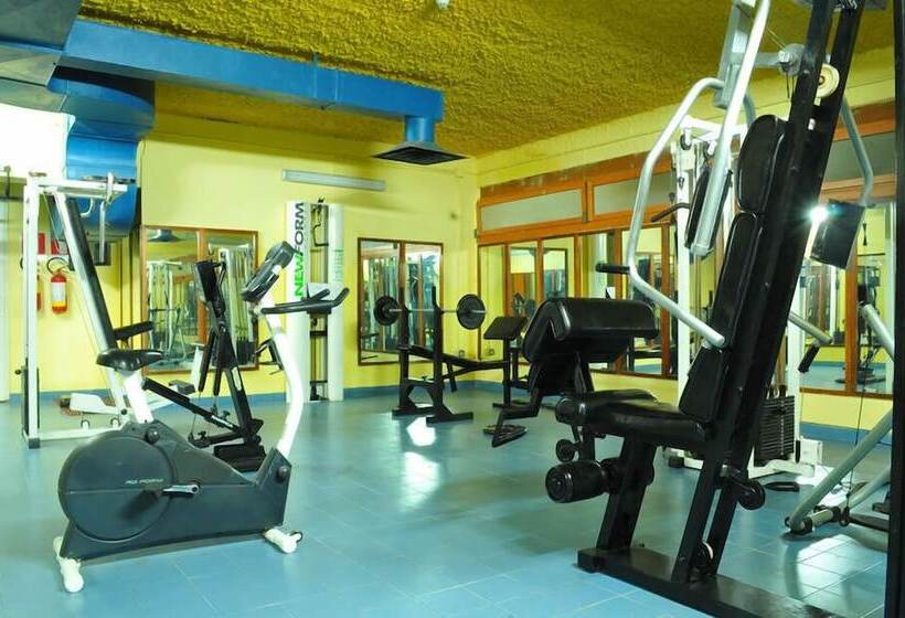 فندق Marina Club