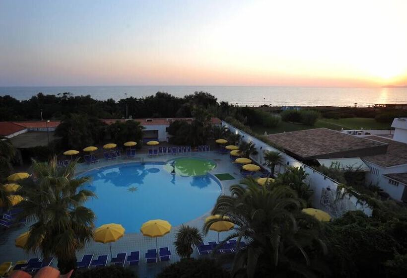 فندق Marina Club