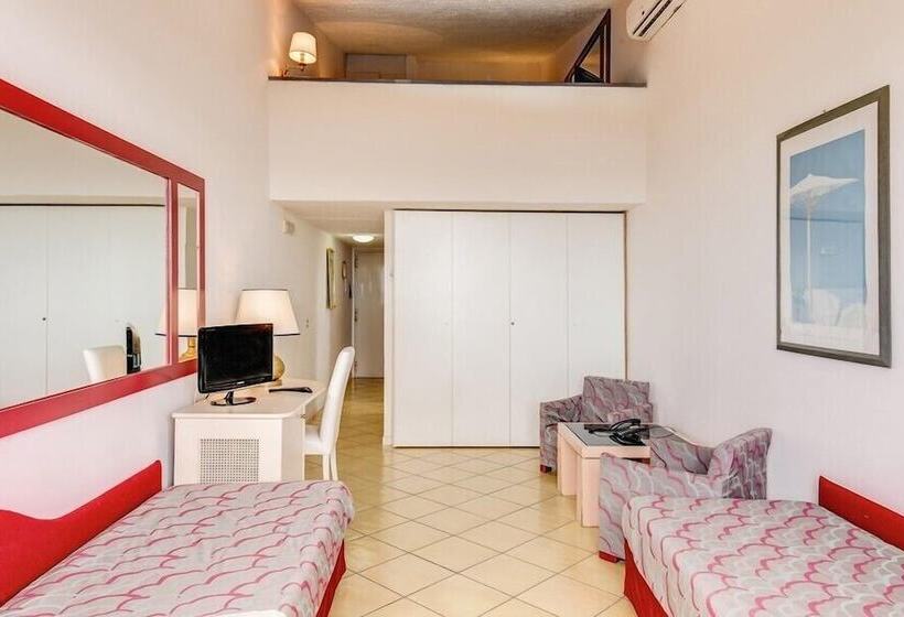 فندق Marina Club