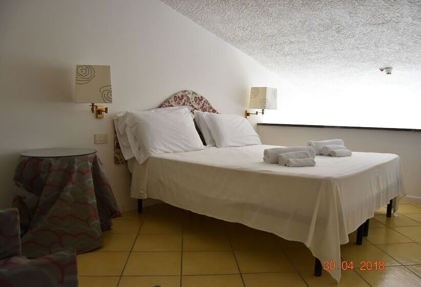 فندق Marina Club