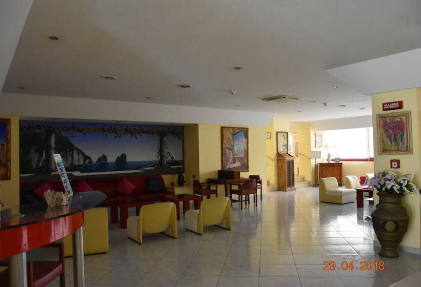 فندق Marina Club