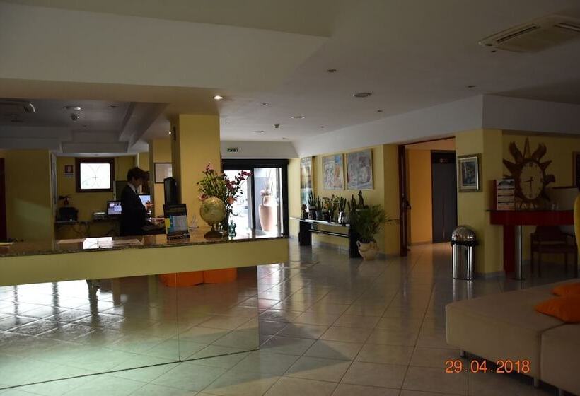 فندق Marina Club