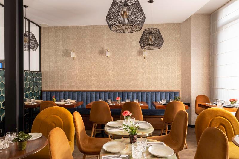 Отель Maxim Opera