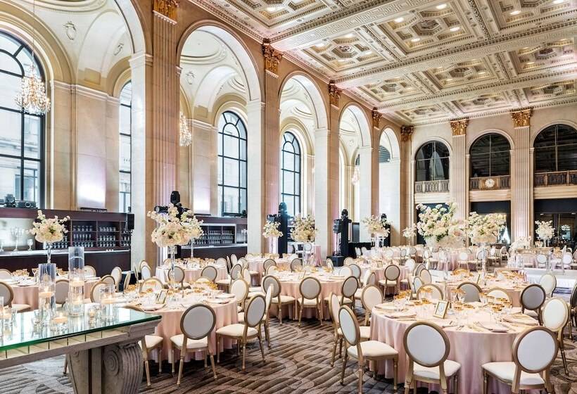 One King West Hotel And Residence