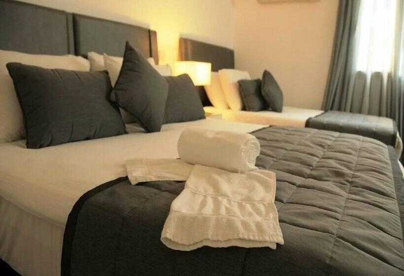 فندق Oscar Resort