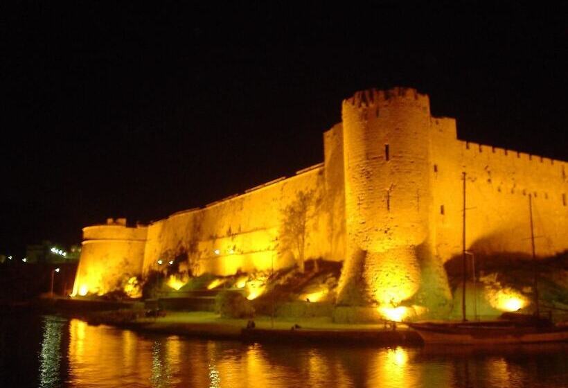 فندق Oscar Resort