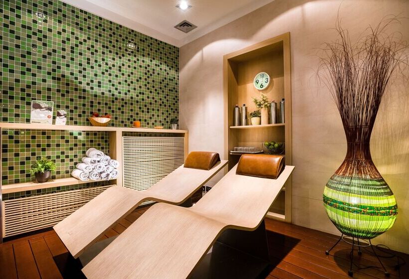 ホテル Ikonik Parlament