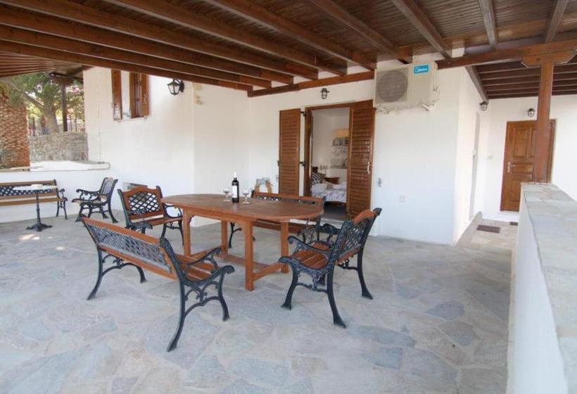 בית מלון כפרי Paros