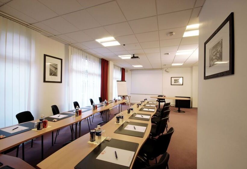 בית מלון כפרי Sejours & Affaires Courbevoie Grande Arche