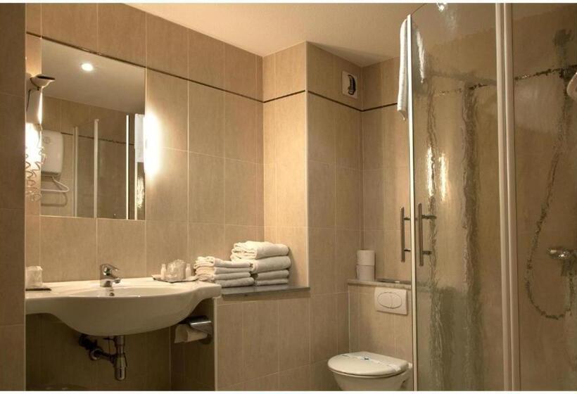 בית מלון כפרי The Originals City, Hôtel L Hippocampe, Sète Balaruc Le Vieux