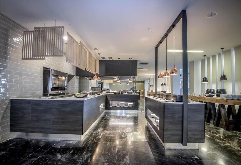 فندق Sol by Meliá Marina Beach