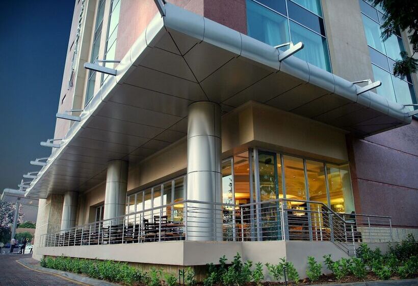 Отель Southern Sun Rosebank, Johannesburg