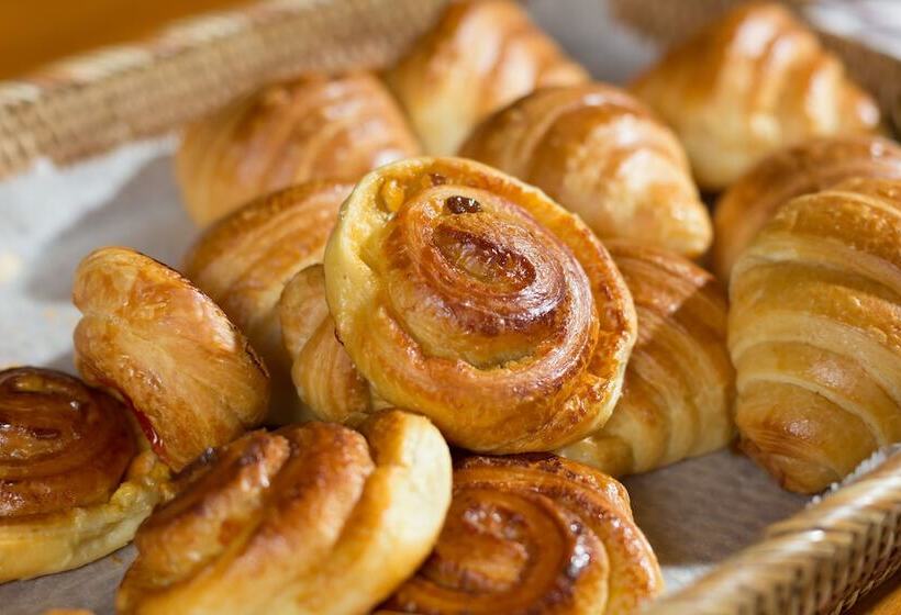 The Hotel @ Tharabar Gate