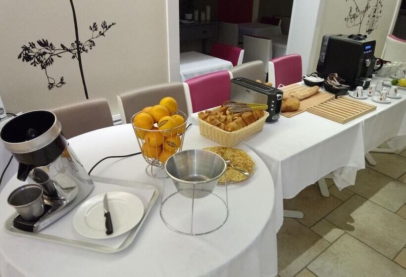 ホテル The Originals City, Hôtel Alizéa, Le Mans Nord