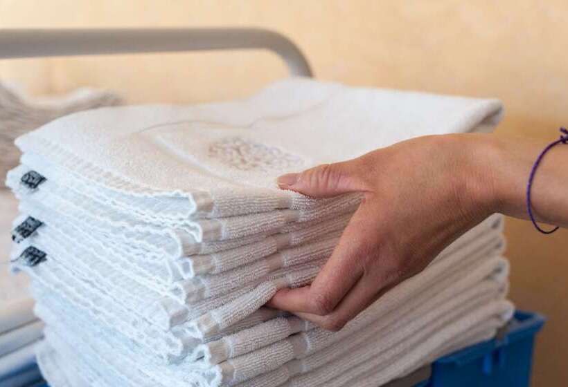 Отель The Originals City, Hôtel La Saulaie, Saumur Ouest