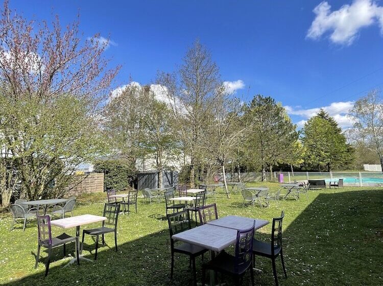 Отель The Originals City, Hôtel La Saulaie, Saumur Ouest