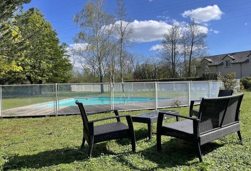 Отель The Originals City, Hôtel La Saulaie, Saumur Ouest