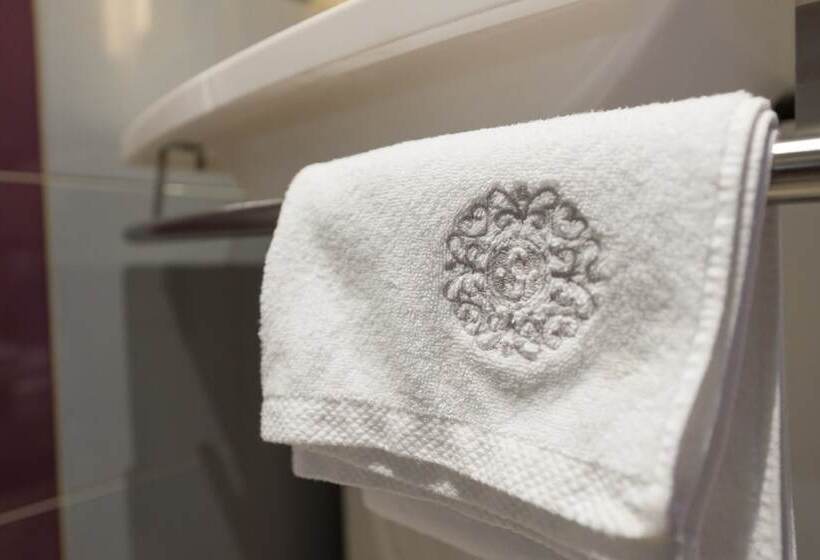 Отель The Originals City, Hôtel La Saulaie, Saumur Ouest