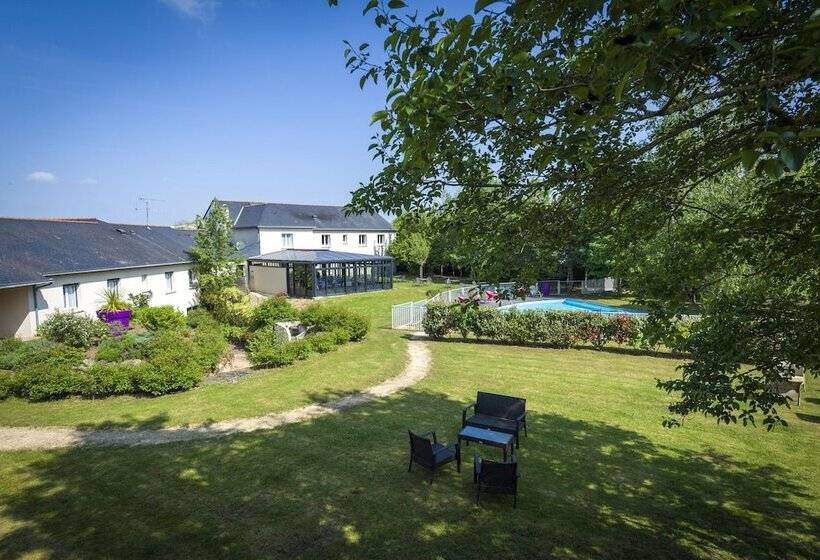 Отель The Originals City, Hôtel La Saulaie, Saumur Ouest