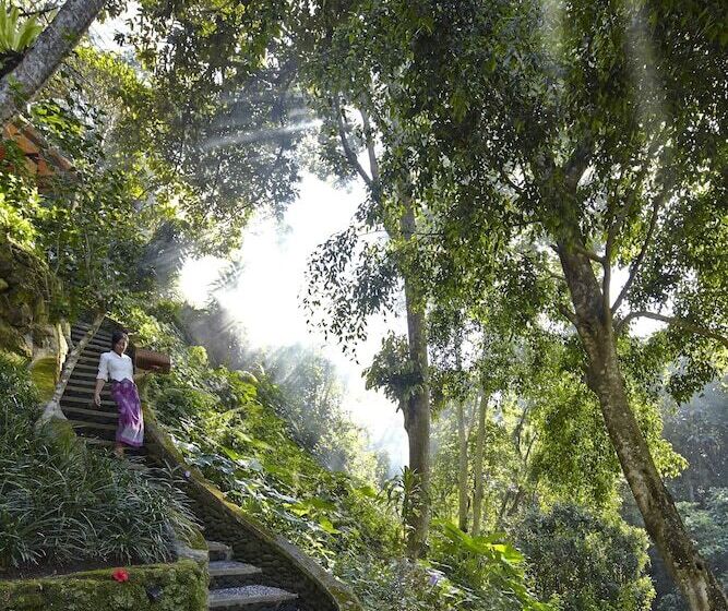 فندق Tjampuhan Spa