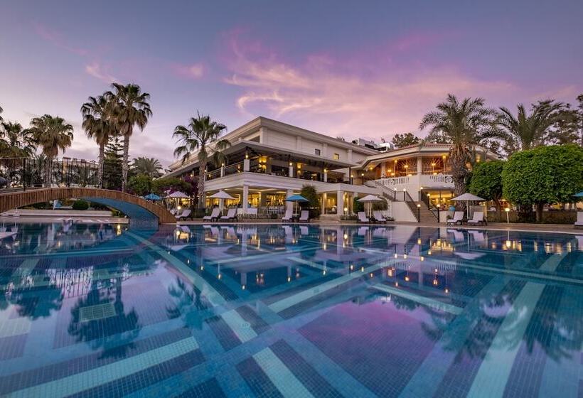 Отель Utopia Resort & Residence