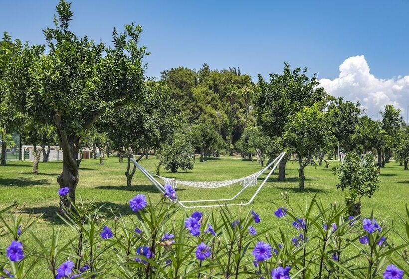 Отель Utopia Resort & Residence