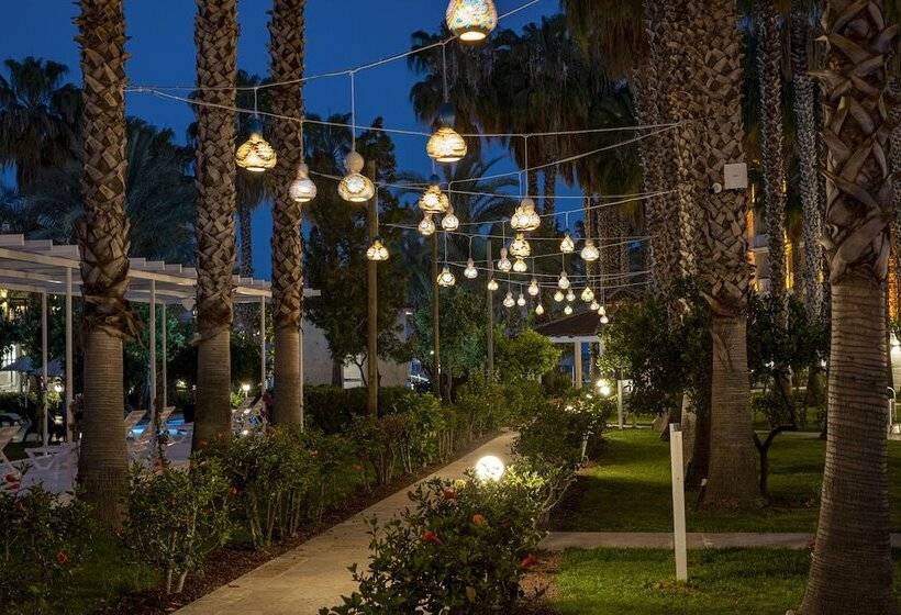 Отель Utopia Resort & Residence