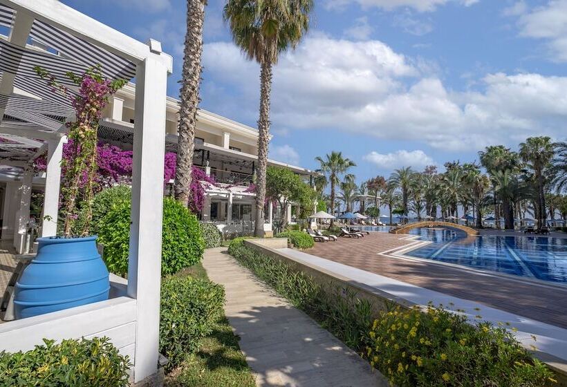 Отель Utopia Resort & Residence