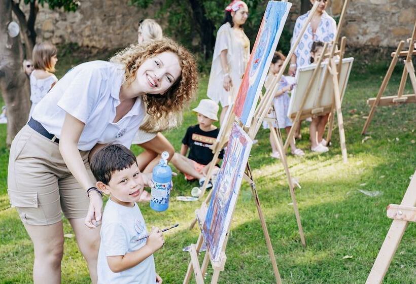 Отель Utopia Resort & Residence