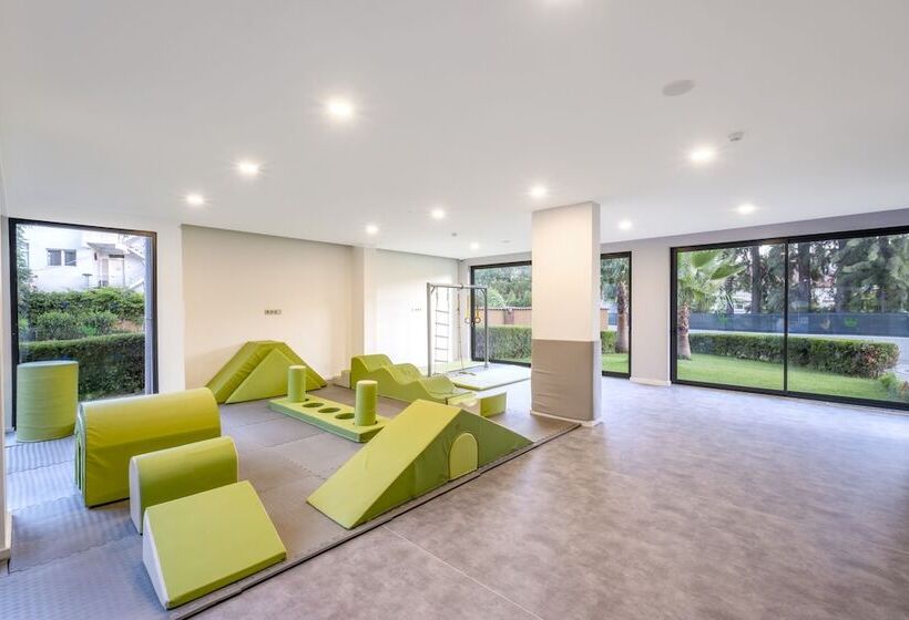 Отель Utopia Resort & Residence