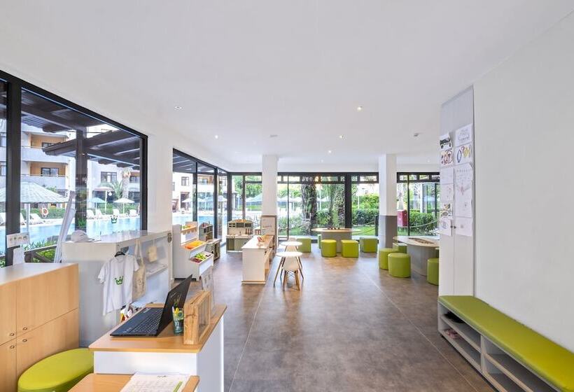 Отель Utopia Resort & Residence