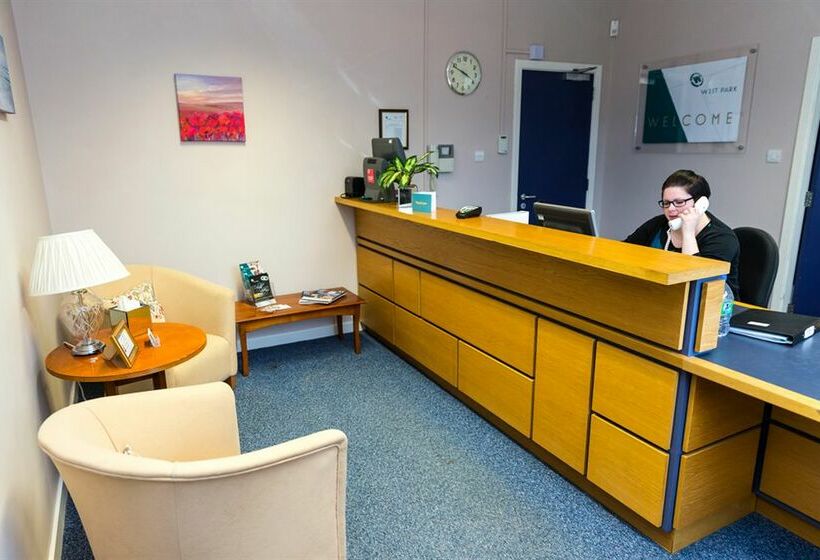 酒店 West Park Summer Campus