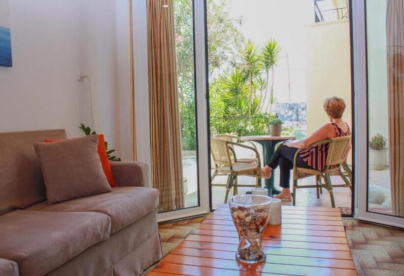 Отель Zorbas Beach