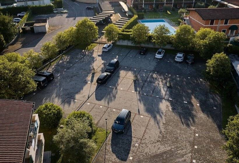 Le Terrazze Sul Lago Hotel & Residence