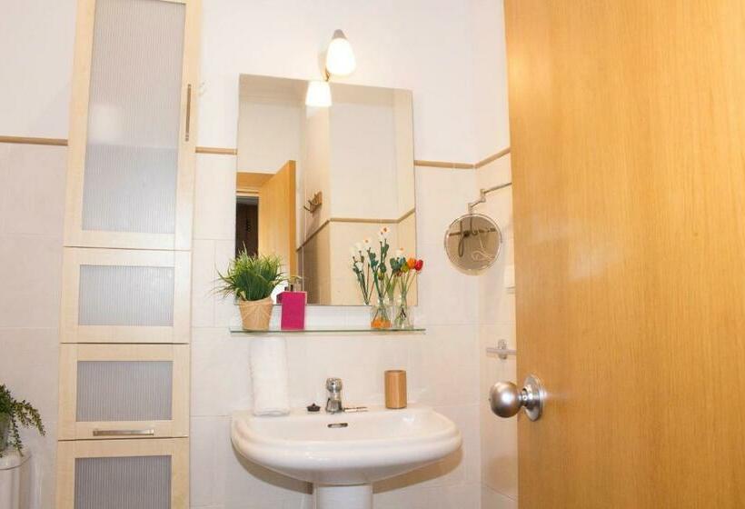 Living Valencia Apartments   Merced