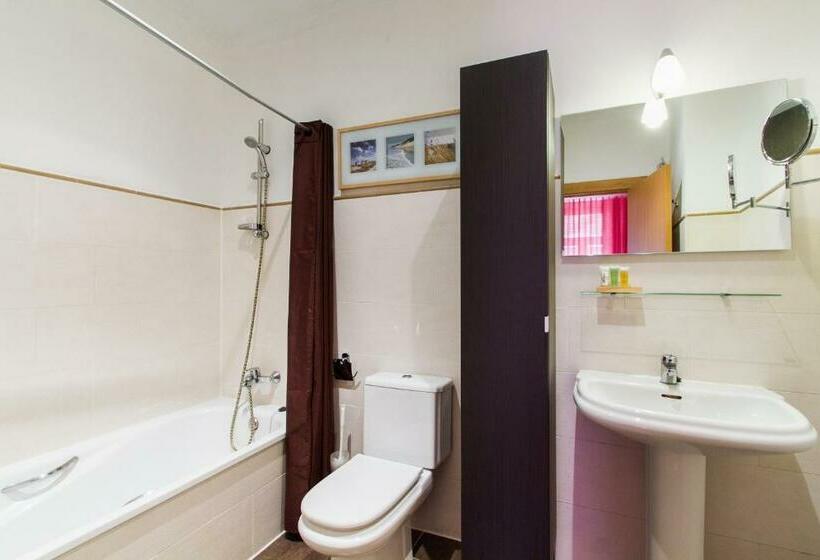 Living Valencia Apartments Merced