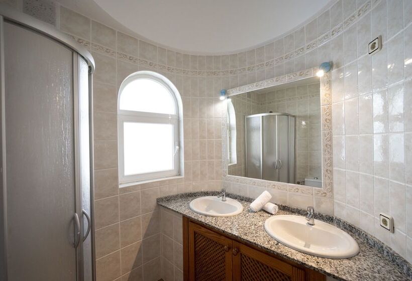 Apartamentos Blanco Sol