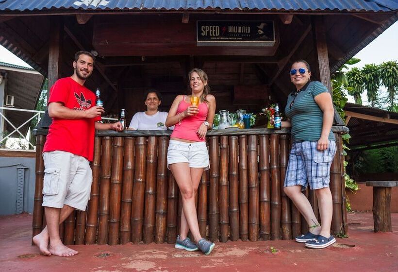 فندق فئة نجمة واحدة Beer Hotel Iguazú