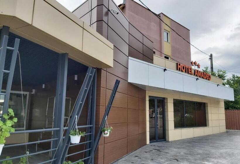 בית מלון כפרי Amadeo