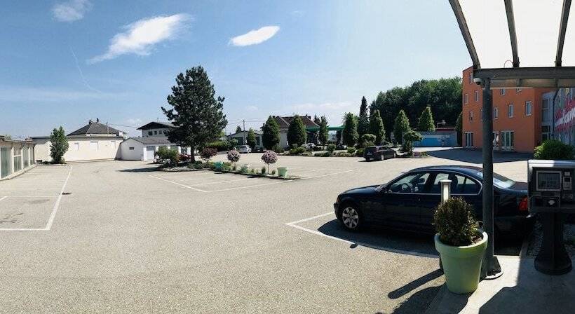 호텔 Amedia Express Sattledt, Trademark Collection By Wyndham